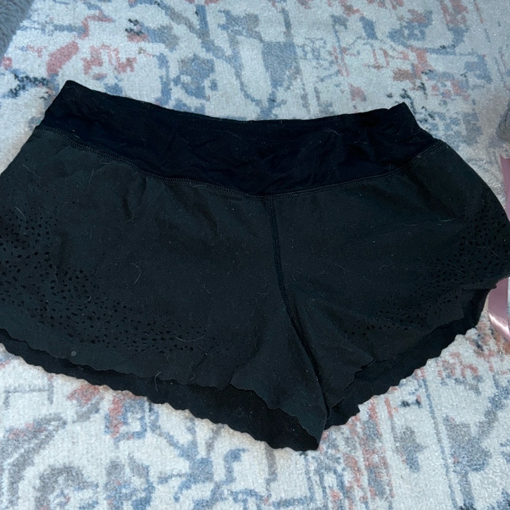 Lululemon scallop shorts size 4